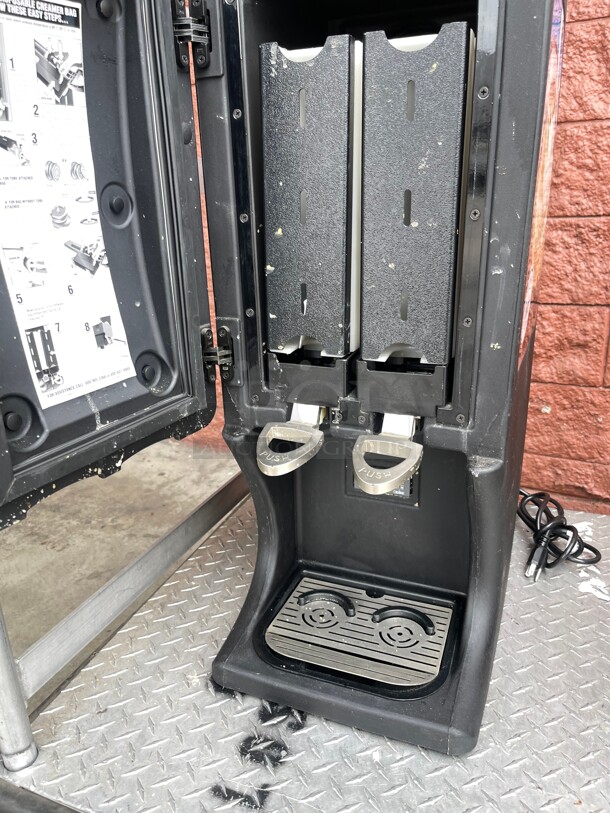 WOW! CREAMISER 215 DOUBLE VALVE COFFEE CREAM DISPENSER. NSF 115 Volt Tested and Working! - Image 4 of 10