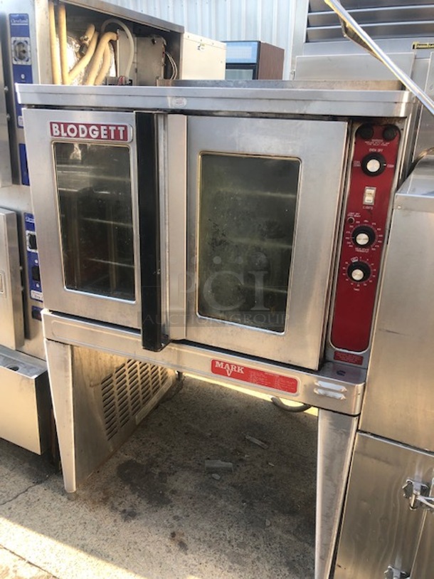 One Blodgett Mark V Electric Convection Oven, With 4 Racks. Working When Removed. 208-230 Volt. 1 Or 3 Phase. 38X37X57