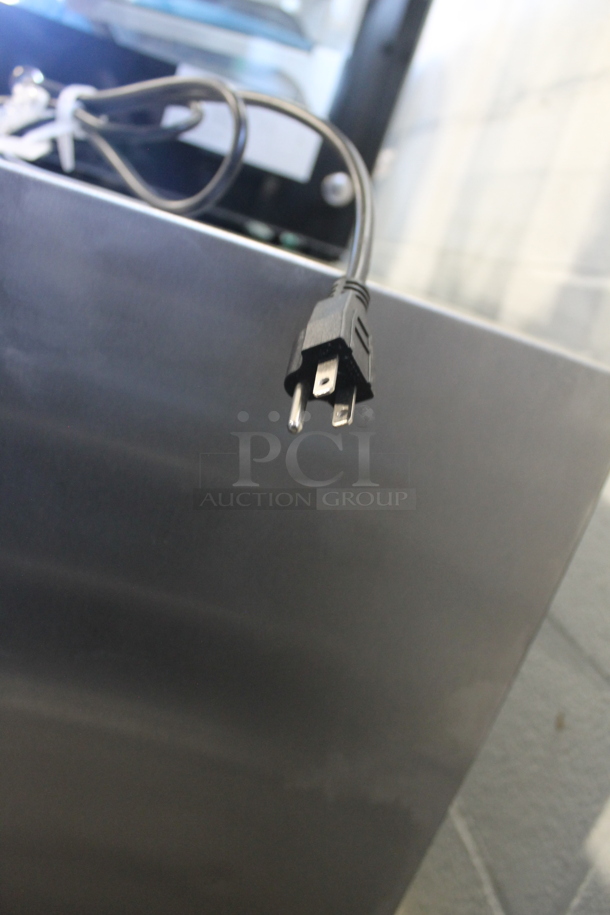 BRAND NEW SCRATCH AND DENT! KoolMore DC-3CB Metal Commercial Countertop Dry Display Case Merchandiser. 110-120 Volts, 1 Phase. - Image 7 of 9