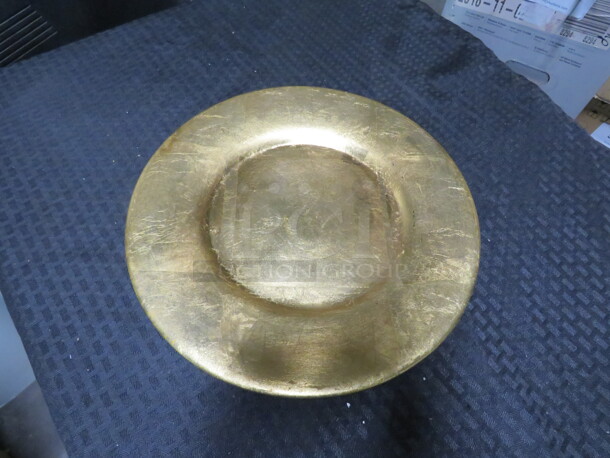 One 13 Inch Gold Serving PLate. - Image 1 of 1