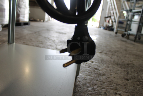 BRAND NEW SCRATCH AND DENT! KoolMore KM-OWS Stainless Steel Commercial Floor Style Electric Powered 4 Bay Steam Table w/ Under Shelf. 120 Volts, 1 Phase. Cannot Test Due To Plug Style - Image 10 of 11