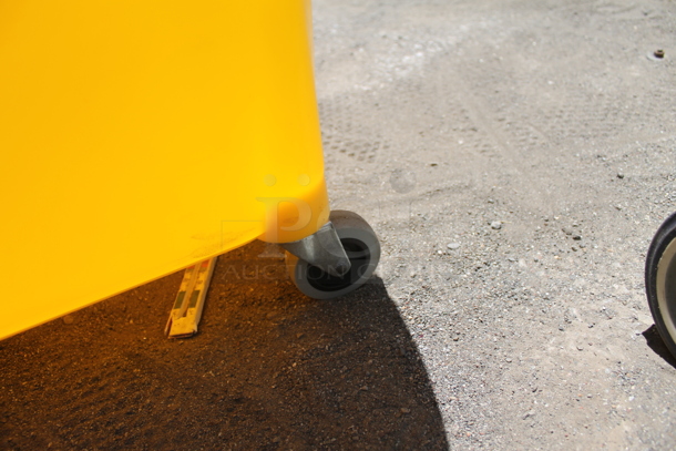 Rubbermaid Yellow Poly Mop Bucket w/ Wringing Attachment on Commercial Casters. - Image 5 of 5