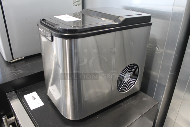 BRAND NEW SCRATCH AND DENT! Danby DIM2500SSDB Stainless Steel Commercial Countertop 25 Pound Ice Machine. 115 Volts, 1 Phase. Tested and Working! - Image 2 of 9