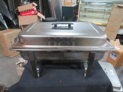 One Chafer With Lid.