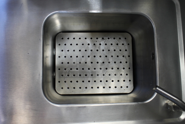 BRAND NEW SCRATCH AND DENT! Avantco 177PC201 Stainless Steel Commercial Countertop Electric Powered Pasta Cooker. 208/240 Volts, 1 Phase.  - Image 7 of 8