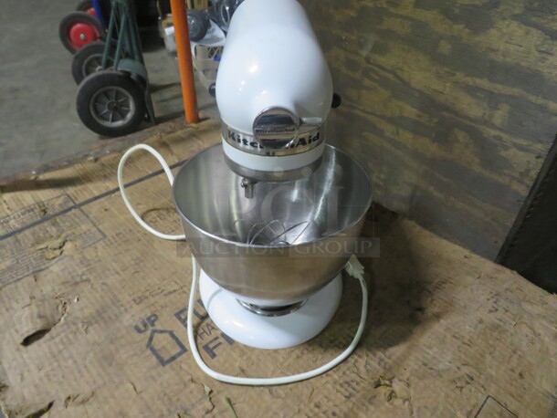 One Kitchenaid Mixer With Bowl And Whip. - Image 1 of 4
