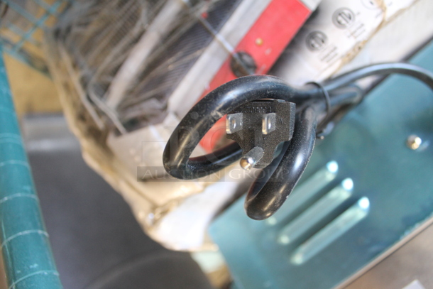 BRAND NEW SCRATCH AND DENT! Avantco 177P78 Commercial Stainless Steel Electric Countertop Single Panini Sandwich Grill On Rubber Feet. 120V. Tested And Working!  - Image 8 of 8