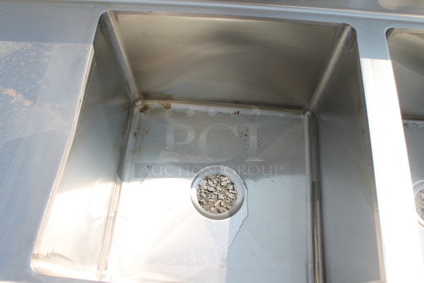 BRAND NEW SCRATCH AND DENT! Regency 60031717224 103" 16-Gauge Stainless Steel Three Compartment Commercial Sink with Galvanized Steel Legs and 2 Drainboards. Bays 17x17x12. Drain Boards 22x19x1 - Image 4 of 7