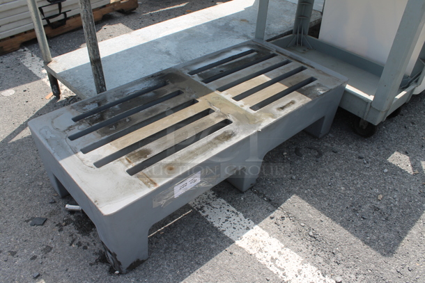 Gray Poly Dunnage Rack. - Image 2 of 5