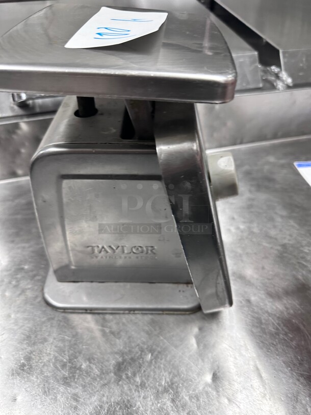 Working! Taylor Commercial  Mech Portion-Control Scale, 32oz Cap, 6 x 6 Platform - Image 2 of 5