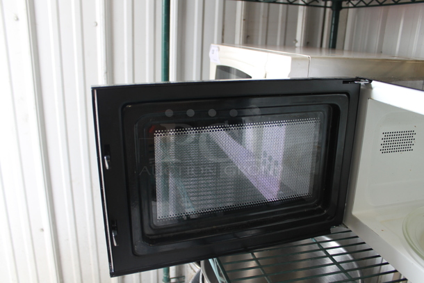 Hamilton Beach P90D23AL-WR Metal Countertop Microwave Oven. 120 Volts, 1 Phase.  - Image 5 of 6