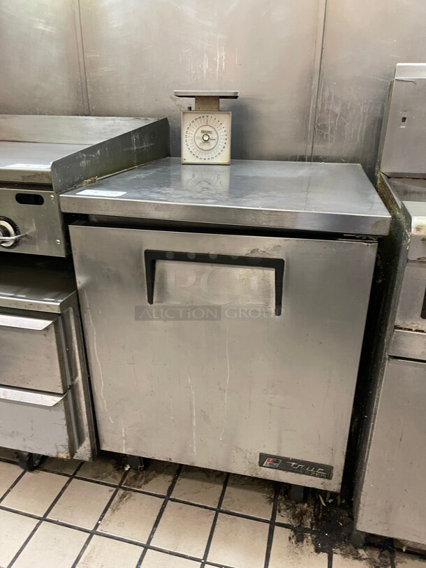 Late Model! True TUC-27F 28 inch W Undercounter Freezer w/ (1) Section & (1) Right Hinge Door, With 2 Shelves NSF 115v On Casters Tested and Working! - Image 1 of 7
