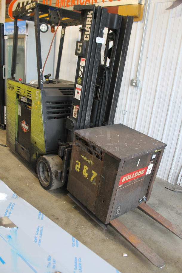 Clark ESMII-25 Metal Industrial 5,000 Pound Capacity Electric Powered Rider Forklift w/ Bulldog Battery Charger. Hours 4,932. Forklift is Tested and Working! - Image 6 of 12