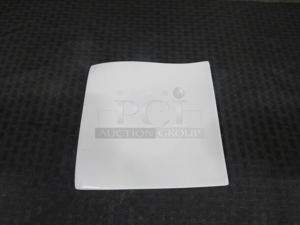 7X7 Maxwell Williams Plate. 6XBID - Image 1 of 2