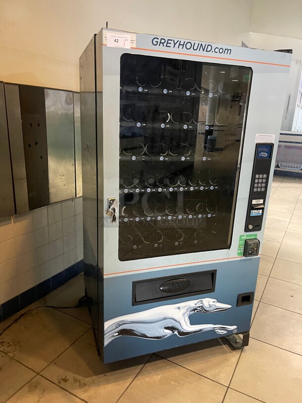 Money Maker! Seaga Infinity INF5S Commercial Snack Vending Machine Comes With CC Reader and Money Holder 115 Volt With Keys NSF Tested and Working! 40x37x72 - Image 2 of 9