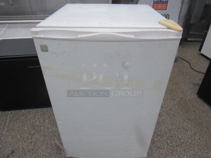 One GE Refrigerator. 115 Volt. 20.5X21.5X32 Working