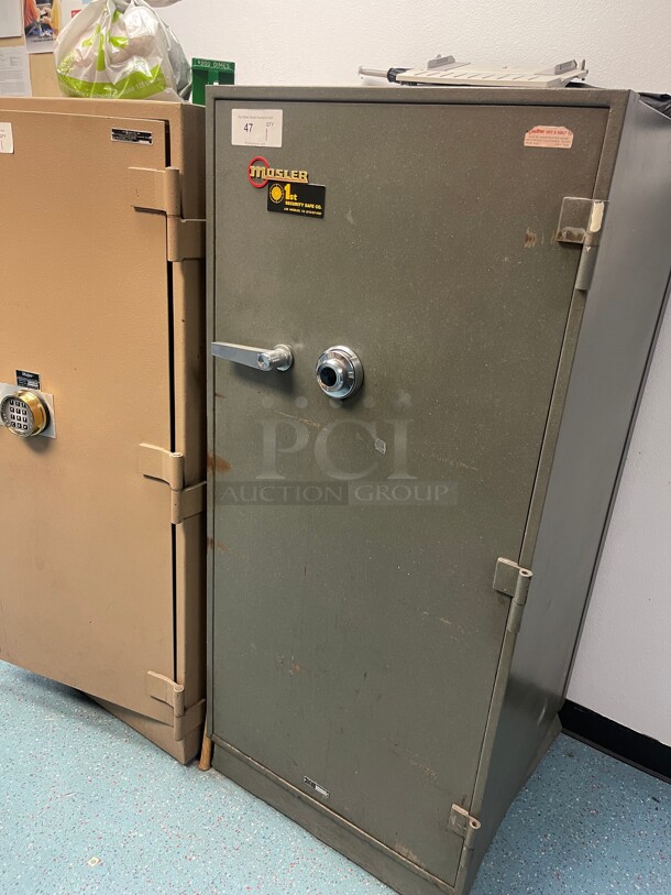 Nice! Mosler Safe Commercial Fire Resistance Safe Class 350 With Relocking Device 1 Hour Fire Safe With Open Combination NSF 25x25x58 - Image 1 of 8