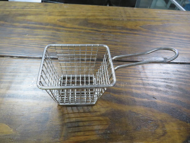 NEW Individual Server/Fry Basket Appetizer Server. 5XBID - Image 1 of 2
