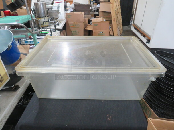 One 13 Gallon CambroFood Storage Container With Lid.