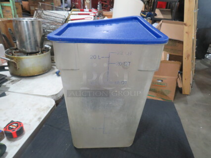 One 22 Quart Food Storage Container With Lid.