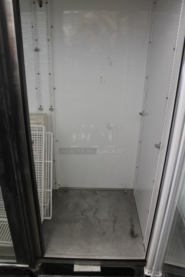 True GDM-72 Metal Commercial 3 Door Reach In Cooler Merchandiser w/ Poly Coated Racks. 115 Volts, 1 Phase. Tested and Working! - Image 8 of 9
