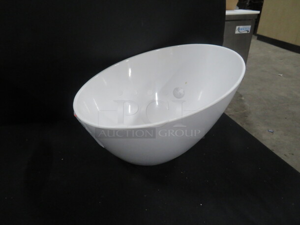 9.5 Inch Melamine Slanted Round Bowl. 2XBID - Image 1 of 1