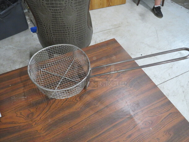 One Round Fry Basket - Image 1 of 1
