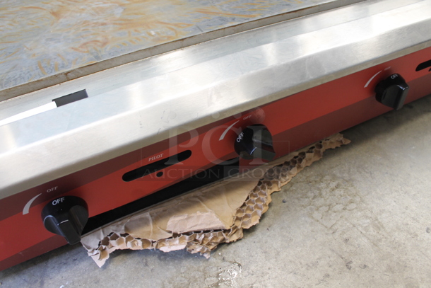 BRAND NEW SCRATCH AND DENT! Avantco 177CAG60MG Stainless Steel Commercial Countertop Natural Gas Powered Flat Top Griddle. - Image 2 of 5