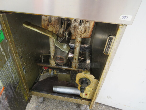 One Anets 40lb Natural Gas Deep Fryer With 2 Baskets. Model# SLG40. 16X29X46 - Image 2 of 2