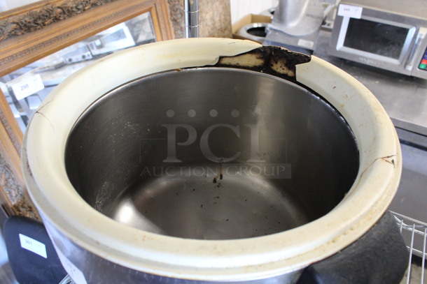 Metal Bin w/ Lid. 15x17x14 - Image 3 of 4
