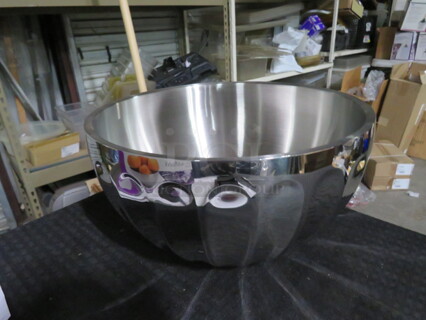 One NEW Vollrath 6.9 Quart Stainless Steel Double Wall Serving Bowl. #47688. 