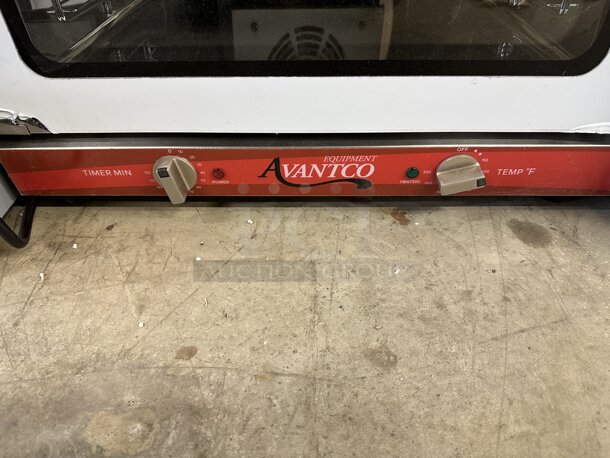 BRAND NEW SCRATCH AND DENT! Avantco 177CO16 Stainless Steel Commercial Countertop Electric Powered Half Size Convection Oven. 120 Volts, 1 Phase. Tested and Working! - Image 3 of 5