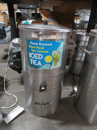One Bunn Tea Satellite With Lid.