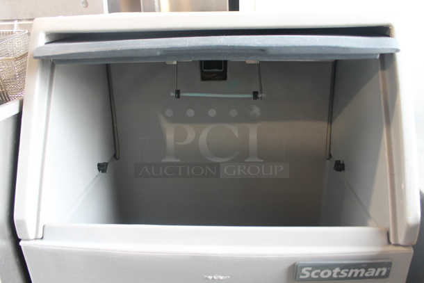 Scotsman AFE424A-1A Metal Commercial Self Contained Ice Machine. 115 Volts, 1 Phase. - Image 6 of 8