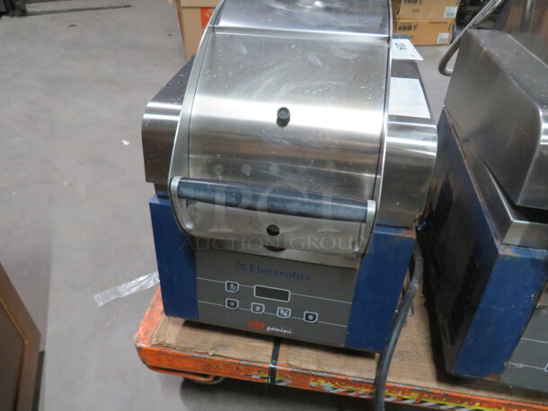 One Electrolux Panini Press. Model# HSPPAN. 208 Volt.  - Image 1 of 3