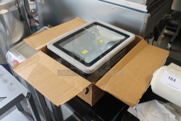 Metal LED Flood Light. - Image 2 of 5