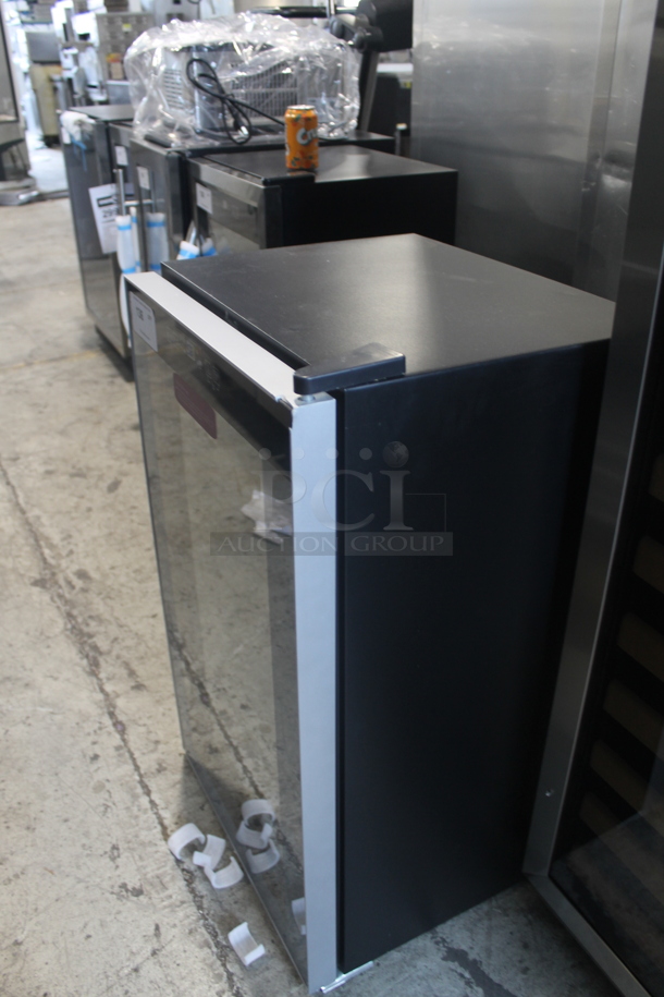 BRAND NEW SCRATCH AND DENT! Avanti WC3406 Wine Chiller With Glass Door Trimmed in Stainless Steel, Black. 115V. Tested and Working!   - Image 3 of 5