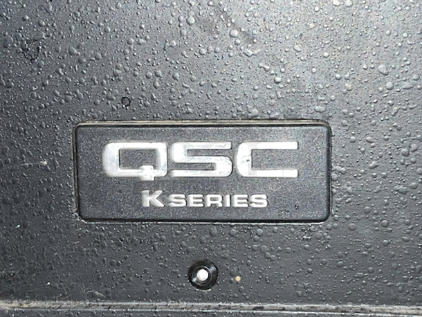 BRILLIANT! QSC KSUB  Dual 12" (300 mm) 1000 W Active 4th-order Bandpass Subwoofer, Dual Low Frequency Driver and Threaded Speaker Mounting Pole - Image 4 of 7