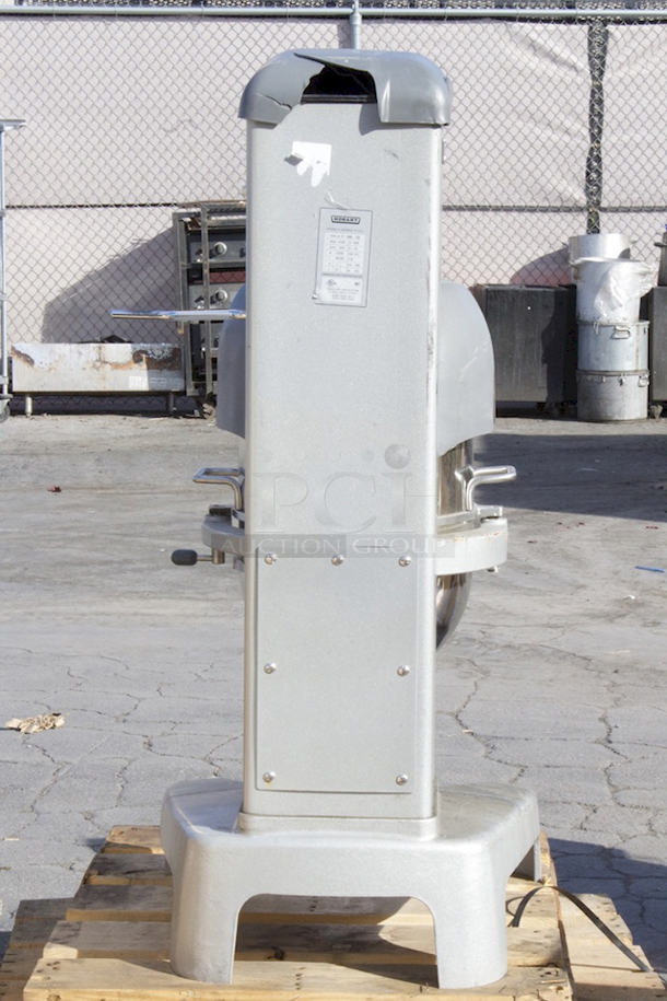 BRAND NEW SCRATCH & DENT! Hobart Legacy+ HL400-4STD 40 Qt. Planetary Floor Mixer with Guard &amp; Standard Accessories - 240V, 1 1/2 hp - See Photos For Damage - Image 5 of 10