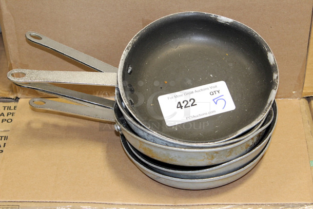 AWESOME VALUE! Browne 5813828 8" Non-Stick Aluminum Frying Pan w/ Solid Silicone Handle. 5x your Bid - Image 1 of 3