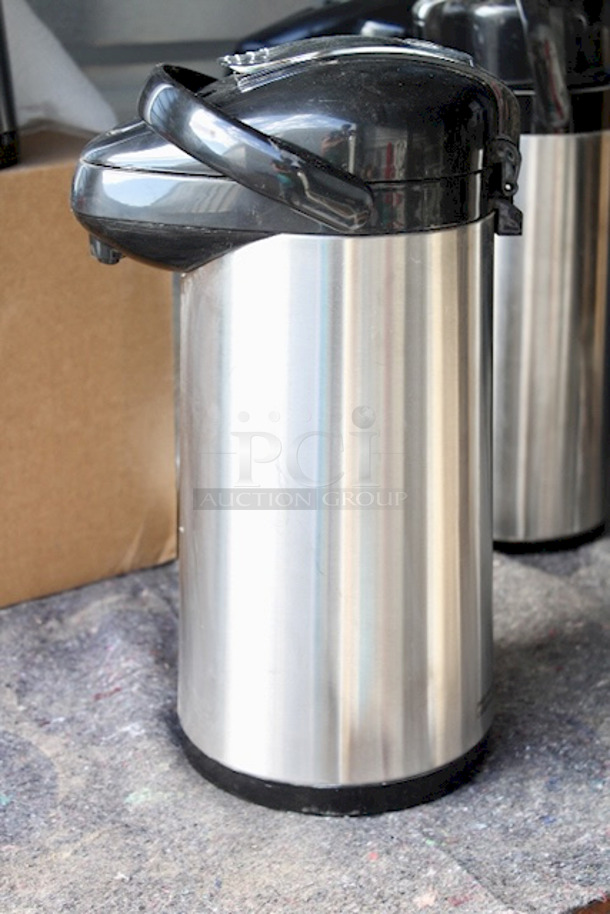 IMMACULATE! Service Ideas SSA300 3 Liter Push Button Airpot, Stainless Steel Liner