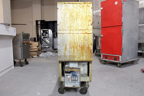 AMAZING! Frymaster RE1175C, 50lbs Vat On Commercial Casters. 208v/3ph/60hz 3 Wire. 155⁄8 in. W x 31 in. D x 453⁄8 in. H In Working Order. - Image 9 of 10