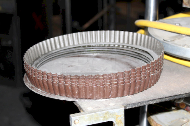 NICE! Double Pie Press On Commercial Casters, Includes Pie Forms. - Image 8 of 8