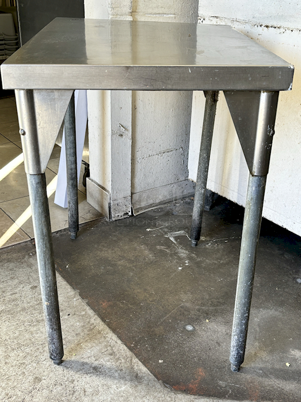 32" Stainless Steel Work Table With Under-Shelf. 32"W x 24"D x 34"H - Image 4 of 5