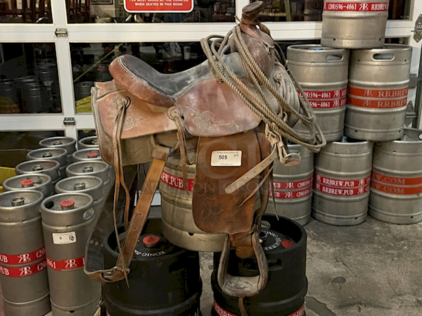 BEAUTIFUL! Leather Horse Saddle With Lasso.  - Image 2 of 2