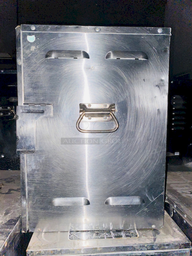 PALLET FULL! (8) Room Service Heated Food Transport Boxes. Boxes can be heated using a sterno.  - Image 4 of 6