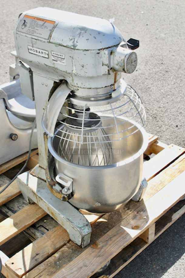 Hobart A-200 20qt Mixer With Guard, Bowl And Wire Whip.  - Image 4 of 4
