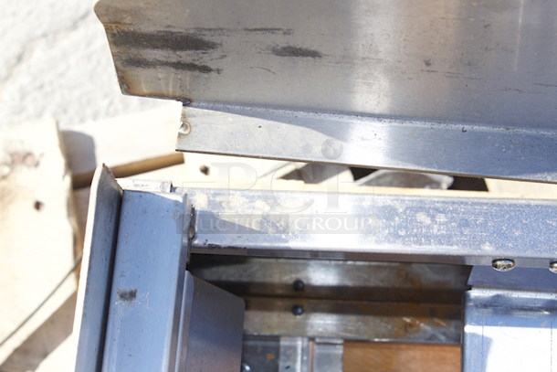 BRAND NEW SCRATCH & DENT! Cooking Performance Group R-CPG-24-NL 4 Burner Gas Countertop Range / Hot Plate - 88,000 BTU - Image 8 of 8