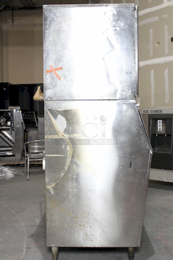 AMAZING! Hoshizaki Km1300SRH 1300lbs Ice Maker, Crescent Cube, Remote Condensed and Follet Bin. Approximate Ice Production of 1296lbs. 208-230v/60hz/1ph (3 Wire With Neutral For 115v). 
Tested, In Working Order. 
48x32x77-1/2 - Image 5 of 6