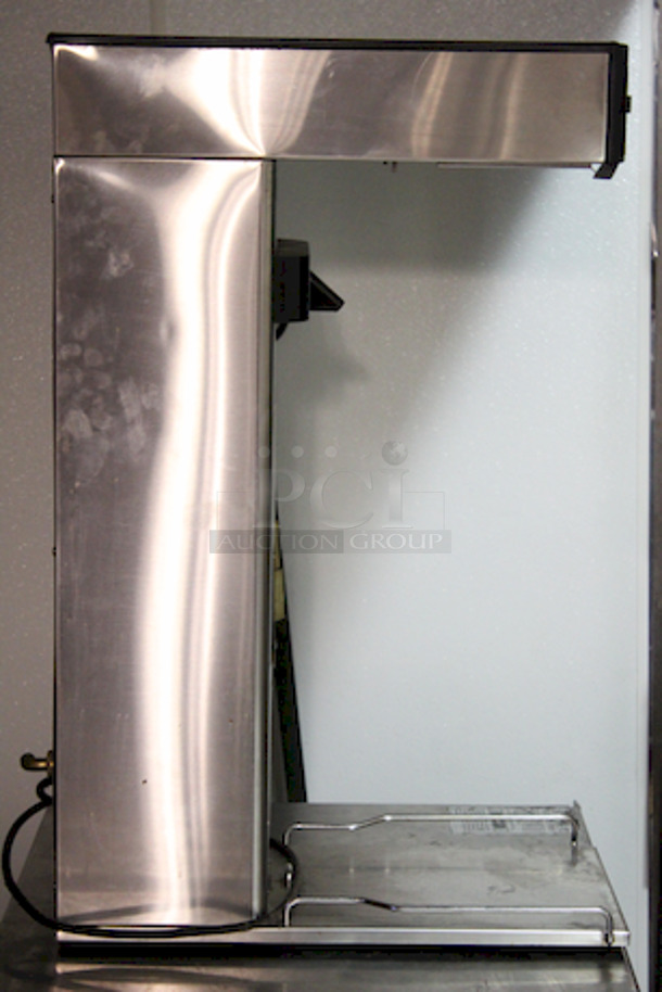 NICE! Bunn 36700.0013 TB3Q 29" Trunk 3 Gal. Iced Tea Brewer With Iced Tea Dispenser. 
14.4 Amps/ 60 Hertz/ 1ph/120v/1,730 Watts
11 1/2"W x 22 3/8"D x 34"H - Image 4 of 6